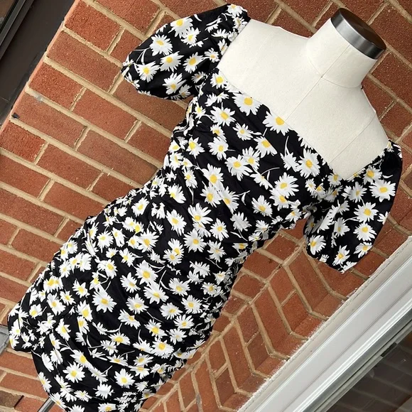 Superdown black off the shoulder daisy ruched mini dress - Picture 5 of 8